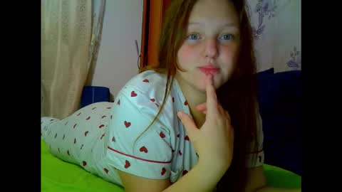 Snapshot of aria__dark chatting on October 24, 9:26 pm Aria online show from October 24, 9:26 pm