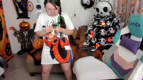 Snapshot of aria_alaia chatting on October 7, 3:13 am Linda online show from October 7, 3:13 am