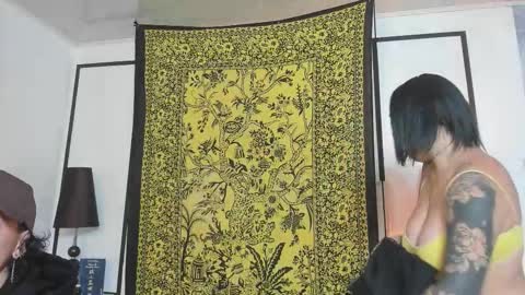 aria y orien  online show from September 11, 11:11 am