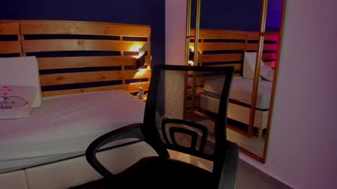 Aria online show from December 19, 7:40 pm