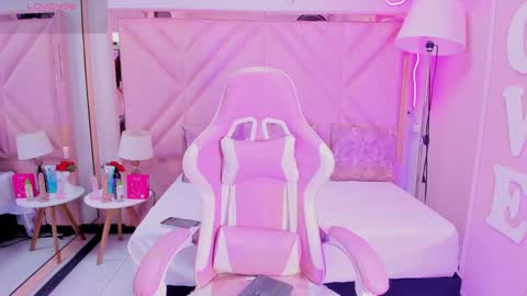Snapshot of aria_joness_ chatting on September 17, 1:14 pm Aria Jones online show from September 17, 1:14 pm