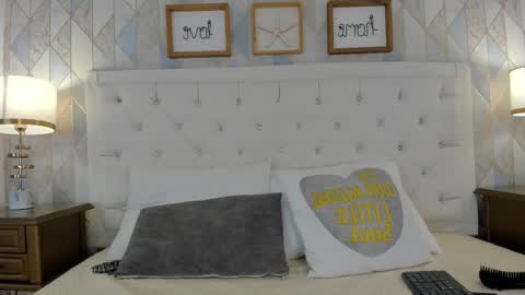 aria_walker_ online show from February 19, 7:57 pm