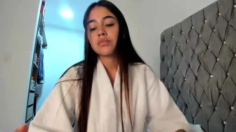 Snapshot of ariamontgomeryyy chatting on December 22, 6:17 am Aria Montgomery online show from December 22, 6:17 am