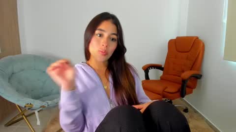 Snapshot of ariamontgomeryyy chatting on February 14, 9:53 pm Aria Montgomery online show from February 14, 9:53 pm