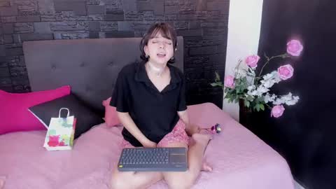 Snapshot of ariamoonlight chatting on March 8, 3:02 pm online show from March 8, 3:02 pm
