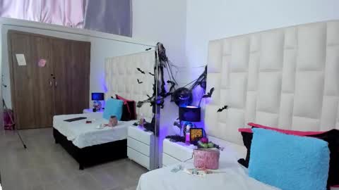 Snapshot of ariana_rouse_ chatting on October 18, 3:49 pm ariana online show from October 18, 3:49 pm