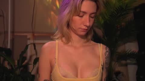 Snapshot of arianna_richi chatting on October 24, 6:25 am Olivka online show from October 24, 6:25 am