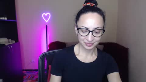 Snapshot of arianna_tifany chatting on February 1, 6:29 pm Arianna online show from February 1, 6:29 pm