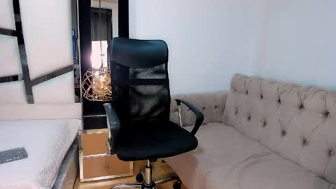 ariannarussell1 online show from May 17, 3:10 pm