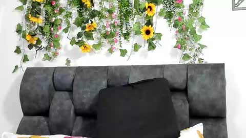 aricollins online show from February 5, 1:09 am