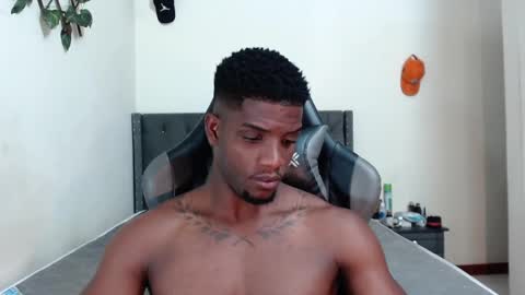 Snapshot of arielbronwxxx chatting on February 21, 7:43 pm chris online show from February 21, 7:43 pm