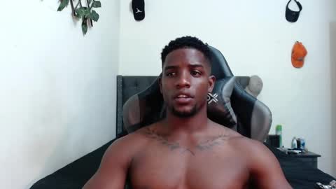 Snapshot of arielbronwxxx chatting on February 15, 11:47 pm chris online show from February 15, 11:47 pm
