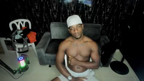 Snapshot of arielbronwxxx chatting on October 13, 5:37 pm chris online show from October 13, 5:37 pm
