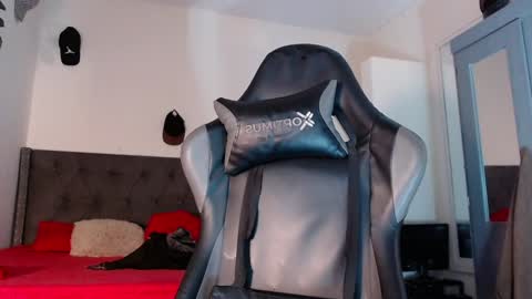 Snapshot of arielbronwxxx chatting on February 2, 5:26 pm chris online show from February 2, 5:26 pm