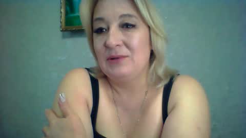 Snapshot of arielxloveresss chatting on October 3, 9:28 am ArielXLoveresss online show from October 3, 9:28 am