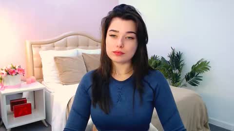 Snapshot of arigraynor chatting on October 20, 9:25 am Ari online show from October 20, 9:25 am
