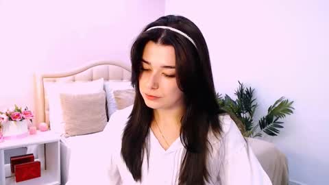 Snapshot of arigraynor chatting on October 15, 9:21 am Ari online show from October 15, 9:21 am