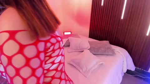  Arianna  online show from April 11, 1:26 pm