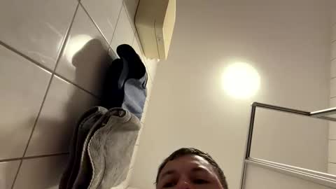 armyskater32 online show from April 4, 7:37 am