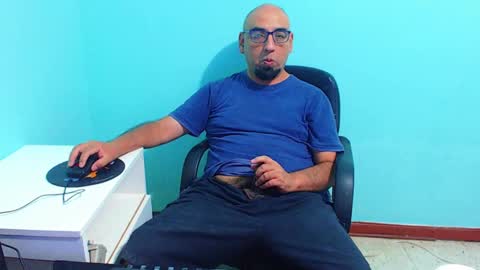 Snapshot of arnelux72 chatting on February 3, 5:18 am arnelux72 online show from February 3, 5:18 am