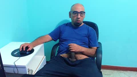 Snapshot of arnelux72 chatting on February 2, 5:32 am arnelux72 online show from February 2, 5:32 am