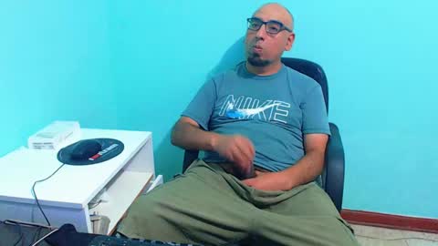 Snapshot of arnelux72 chatting on March 10, 5:11 am arnelux72 online show from March 10, 5:11 am