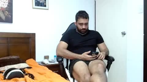 aronmiller online show from October 10, 9:30 pm