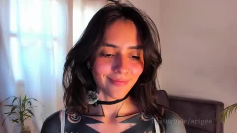 Snapshot of artgea chatting on September 22, 9:08 pm Linda  independent model artgeea online show from September 22, 9:08 pm