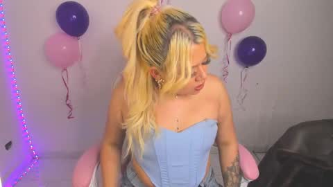 Snapshot of arthemiss033 chatting on October 20, 1:43 am Val online show from October 20, 1:43 am