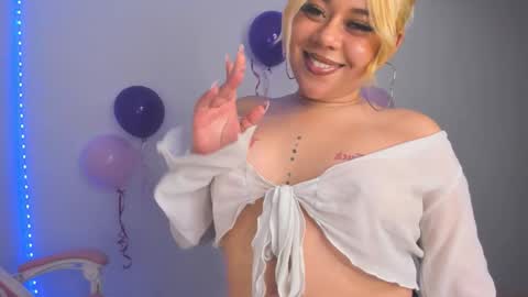 Snapshot of arthemiss033 chatting on October 3, 2:32 am Val online show from October 3, 2:32 am