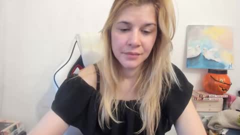 Snapshot of artsyandcraftsy_ chatting on February 26, 2:38 pm MIA online show from February 26, 2:38 pm