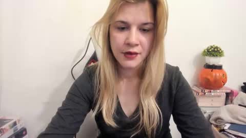 Snapshot of artsyandcraftsy_ chatting on February 25, 8:21 pm MIA online show from February 25, 8:21 pm