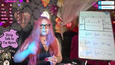 ArtsyHeartsyy online show from October 23, 3:30 am