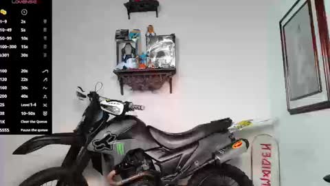 Snapshot of ash_wingrant chatting on September 11, 12:56 am ash_wingrant online show from September 11, 12:56 am