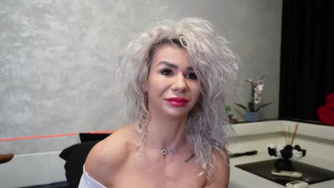 Snapshot of ashadevon_fit chatting on January 22, 2:04 am Asha online show from January 22, 2:04 am