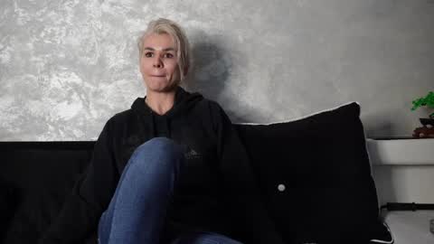 Snapshot of ashadevon_fit chatting on March 2, 3:05 pm Asha online show from March 2, 3:05 pm