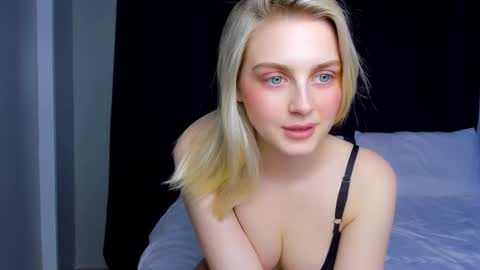 your pretty Ashley online show from February 13, 10:40 am