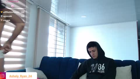 Snapshot of ashely_ryan24 chatting on December 19, 3:52 pm Ashley And Ryan online show from December 19, 3:52 pm