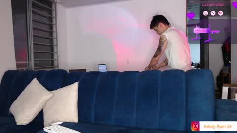 Snapshot of ashely_ryan24 chatting on September 19, 12:48 am Ashley And Ryan online show from September 19, 12:48 am