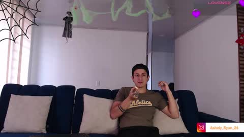 Snapshot of ashely_ryan24 chatting on October 14, 7:39 pm Ashley And Ryan online show from October 14, 7:39 pm