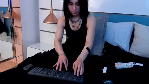 Ashkoreh online show from December 4, 9:47 pm