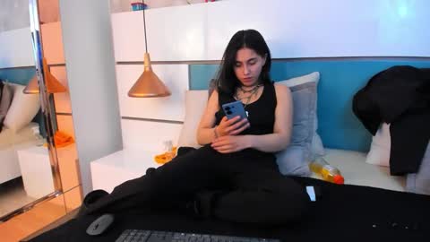 Ashkoreh online show from February 13, 10:35 pm