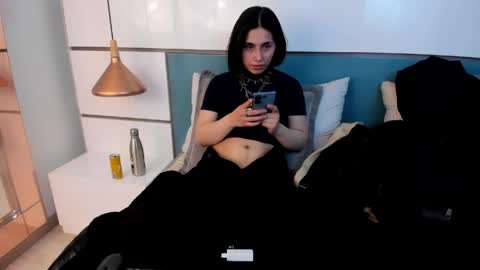Ashkoreh online show from May 6, 9:10 pm