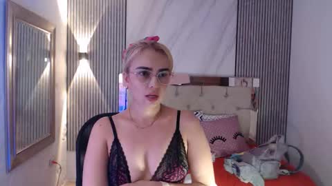 ashley__tylor online show from March 9, 3:44 am