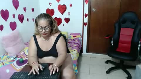 Snapshot of ashley_pink11 chatting on January 28, 1:39 am ashley pink11 online show from January 28, 1:39 am