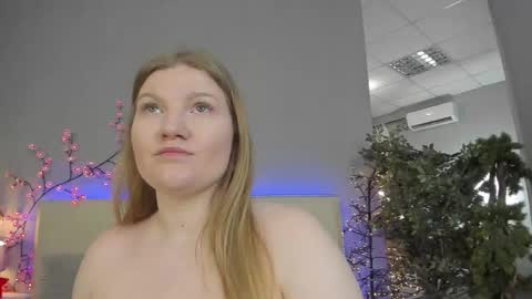 AshleyJonse online show from April 2, 5:15 am