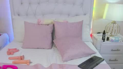 Snapshot of ashleyroberh chatting on October 10, 8:46 pm AshleyRoberh online show from October 10, 8:46 pm
