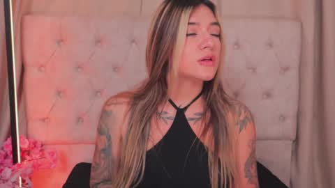 Ashley Lauren online show from February 26, 7:12 am