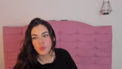 Snapshot of ashleyy_ls chatting on October 3, 2:53 am kylie online show from October 3, 2:53 am