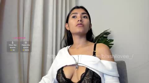 ashllovee online show from February 20, 2:51 am